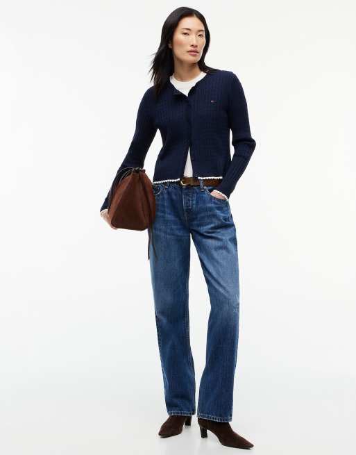 Tommy Jeans Zopfstrick-Cardigan mit Bogenkantenabschluss, schmal geschnitten, in Dunkelblau, 2 von 5