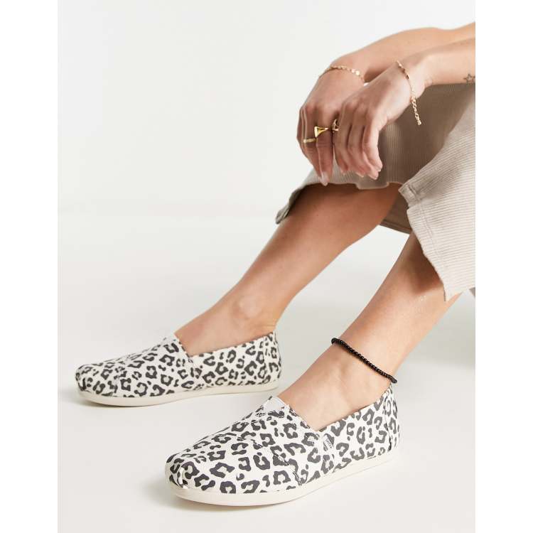 Espadrilles store leo print