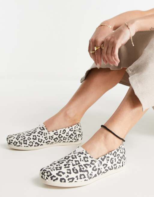 Toms animal deals print flats