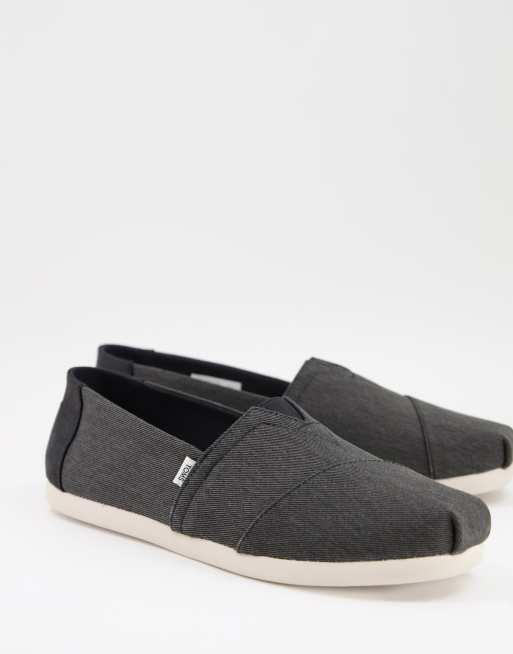 Toms – Alpargata – Svarta skor i veganvänligt material med öppen häl och ekologisk färgning 