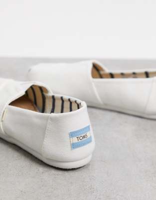 classic canvas shoes
