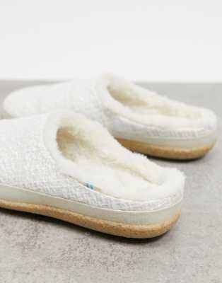 white slippers fluffy