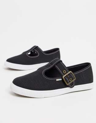 scarpe nere di tela