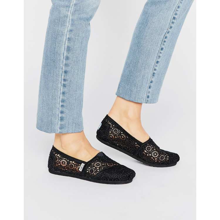 Toms black 2024 crochet lace shoes