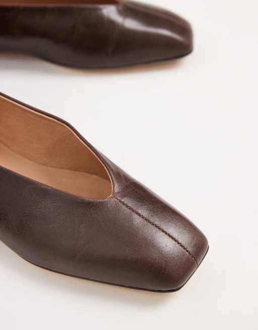 Tony Bianco - Brash - Bailarinas marrón chocolate con puntera cuadrada de cuero envejecido, 2 de 5