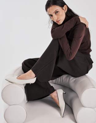  Cherry kitten heel court shoes  crinkle