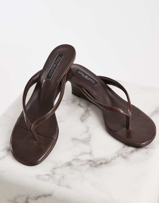 Tony Bianco Edgy heeled wedge sandals in chocolate, 4 of 4
