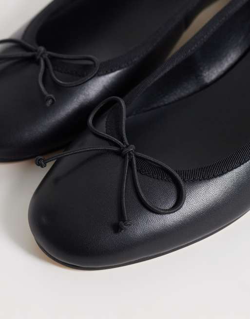Tony Bianco Maddi ballerines à talon en cuir noir, 2 de 4