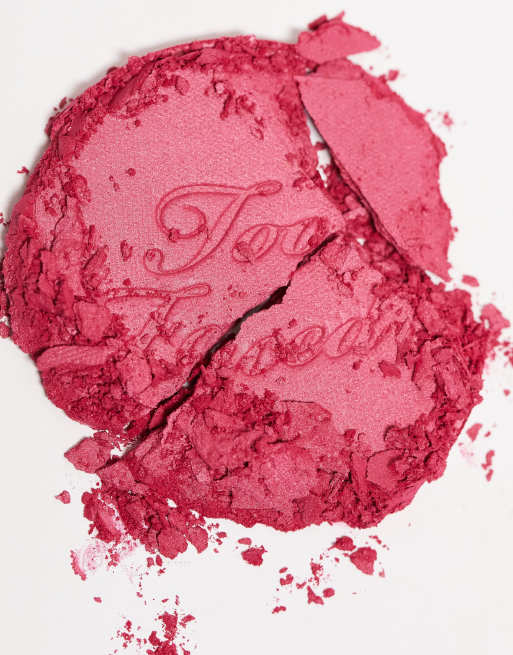 Too Faced – Cloud Crush Blurring Blush – Rouge in der Farbe Watermelon Rain, 3 von 4
