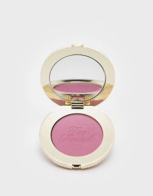 Too Faced - Cloud Crush Blush - Puderrouge in der Farbe Berry Dreamy-Rot