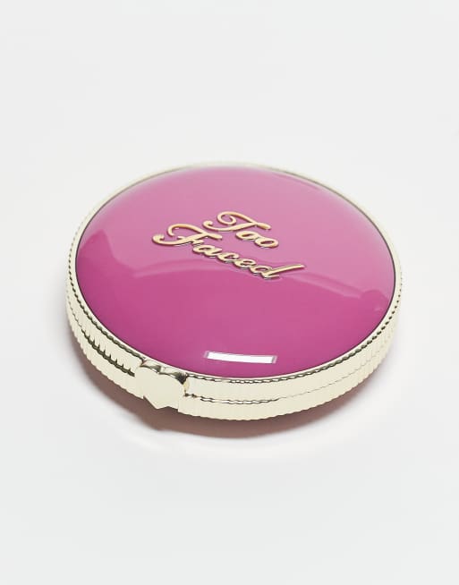 Too Faced – Cloud Crush Blush – Puderrouge in der Farbe Berry Dreamy, 4 von 4