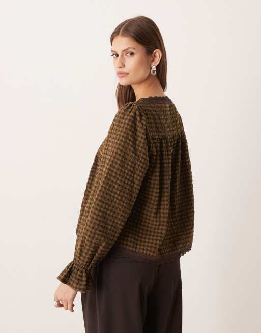Top a cuadros de estilo babydoll de tejido cepillado con ribete de encaje de ASOS DESIGN, 3 de 4