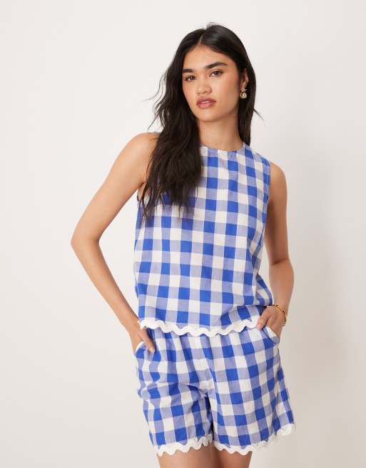 Top a cuadros vichy azules y blancos con ribetes festoneados de YAS (parte de un conjunto)