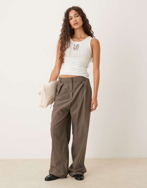 Top a rayas negras sin mangas con logo en el pecho de Calvin Klein Jeans, 4 de 4