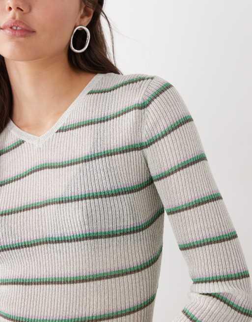 Top a rayas verdes con cuello de pico de punto liso de Monki, 3 de 4