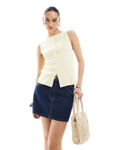 Top amarillo abotonado sin mangas con cuello barco de New Look - view 1