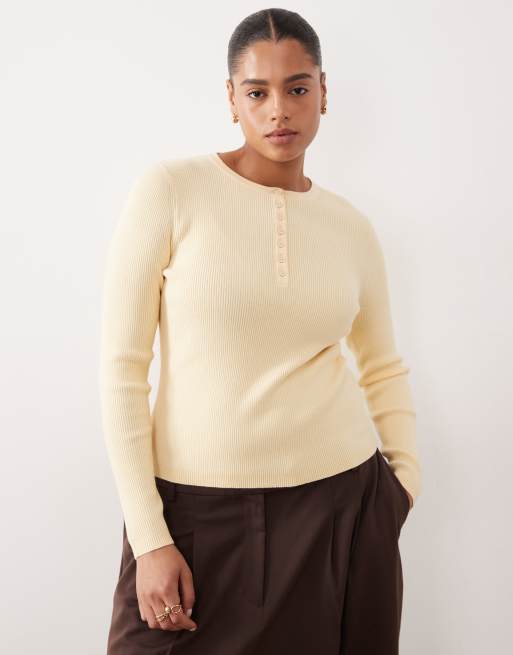 Top amarillo crema con cuello panadero de punto fino de ASOS DESIGN Curve, 2 de 4