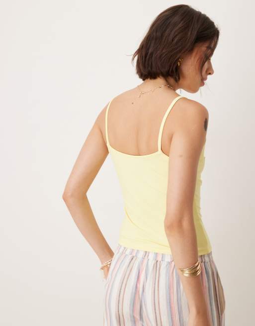 Top amarillo crema de tirantes con detalle de copas de poliamida de ASOS DESIGN, 3 de 4