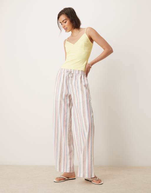Top amarillo crema de tirantes con detalle de copas de poliamida de ASOS DESIGN, 4 de 4