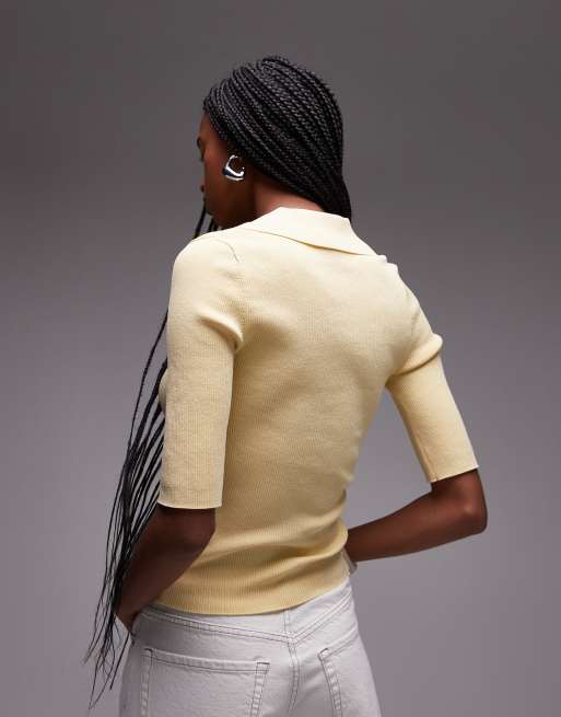 Top amarillo pastel con cuello tipo polo de punto acanalado de & Other Stories, 4 de 4