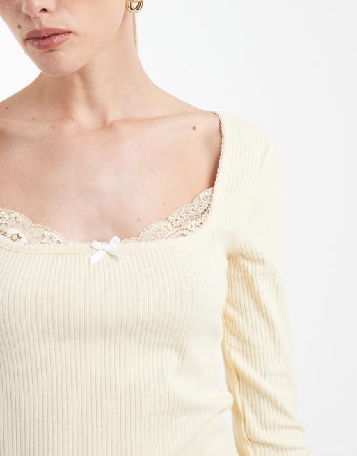 Top amarillo pastel de manga larga de canalé con detalle de encaje de Miss Selfridge, 3 de 4