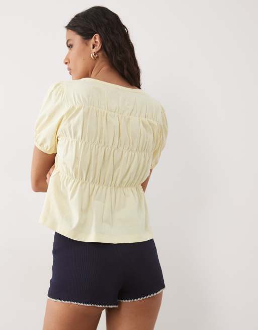 Top amarillo pastel fruncido con sobrefalda de Miss Selfridge, 4 de 4