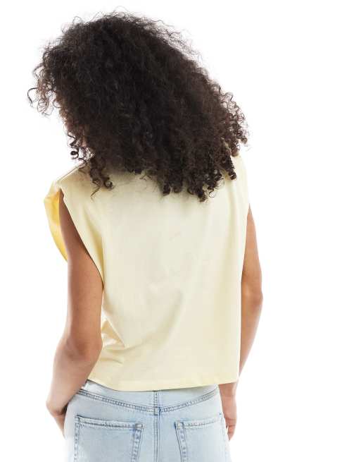 Top amarillo pastel sin mangas con hombreras de ASOS DESIGN, 4 de 4