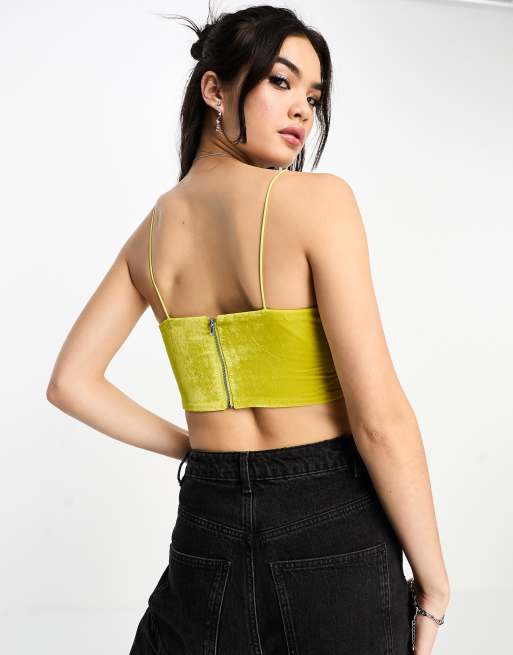 Top amarillo verdoso de tirantes fruncido en la parte delantera de terciopelo con ribetes de strass de ASOS DESIGN