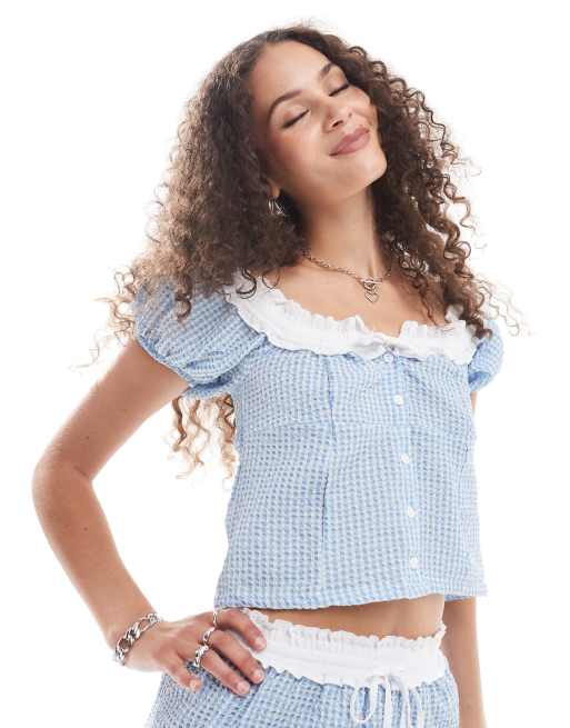 Top azul a cuadros vichy con escote Bardot de Reclaimed Vintage