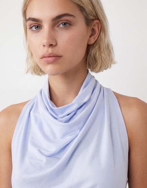 Top azul claro con cuello halter drapeado y detalle de cintura entallada de Weekday, 3 de 4