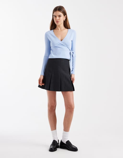 Top azul claro cruzado de manga larga de Miss Selfridge, 2 de 4