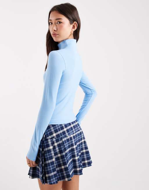 Top azul claro de manga larga con cuello vuelto de punto liso de ASOS DESIGN, 4 de 4