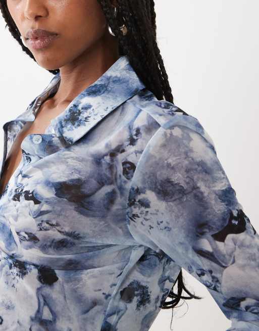 Top azul con estampado de ángeles y botones de malla de Good American (parte de un conjunto), 4 de 4