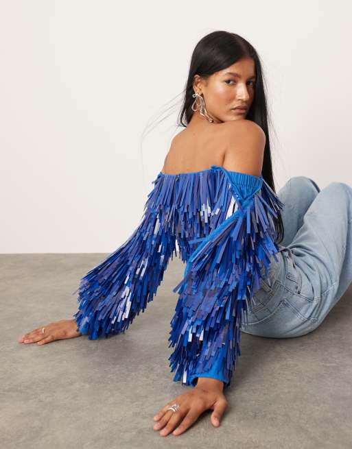 Top azul con mangas extragrandes y diseño adornado de flecos de lentejuelas de ASOS EDITION, 2 de 4