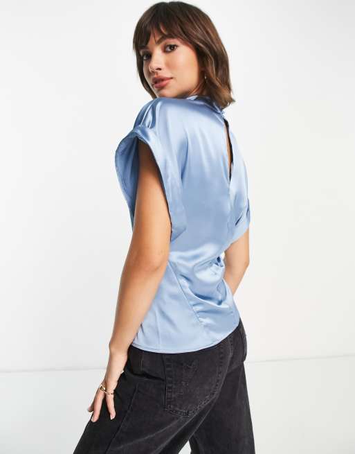 Top azul con mangas remangadas y cuello alto de satén de ASOS DESIGN, 3 de 4