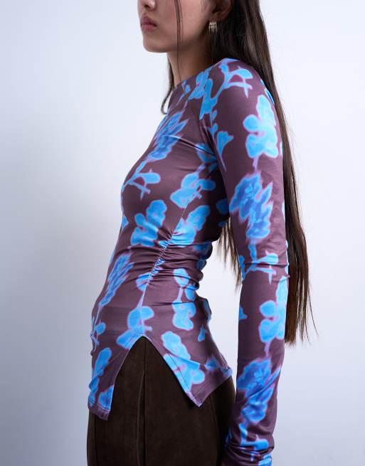 Top azul de manga larga con cuello recto y estampado floral abstracto de Topshop, 3 de 4