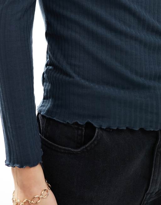Top azul marino con cuello alto y bordes ondulados de canalé de ONLY  , 3 de 4