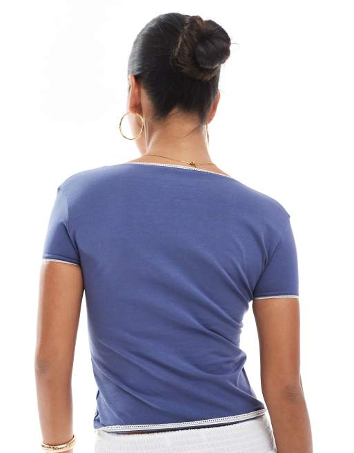 Top azul marino con diseño de dos capas y cuello de pico de Daisy Street , 4 de 4