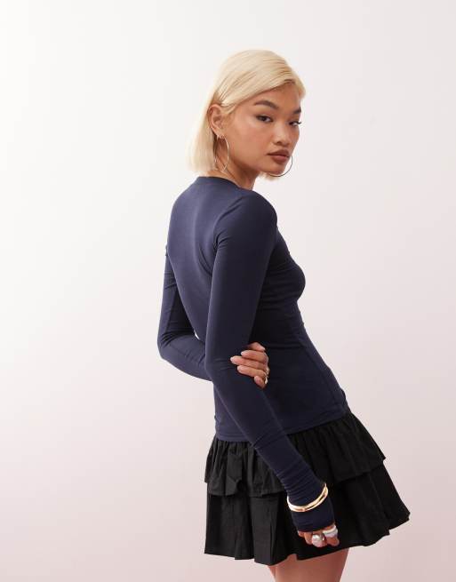 Top azul marino de manga larga y corte slim con botones delanteros de Weekday, 4 de 4