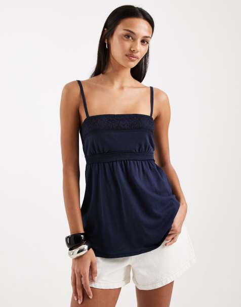 Top azul marino de tirantes estilo babydoll con ribete de encaje de Hollister - view 1