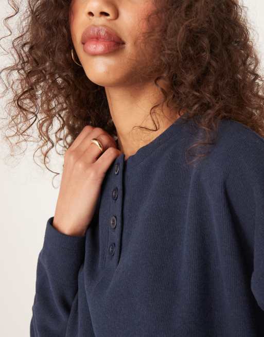 Top azul marino extragrande con cuello panadero de tejido cepillado muy suave de ASOS DESIGN, 4 de 4