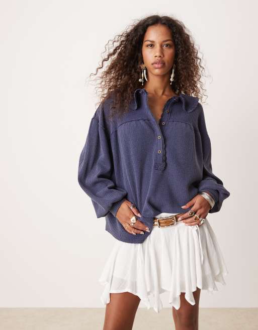 Top azul marino holgado extragrande con cuello babero de Free People, 4 de 4