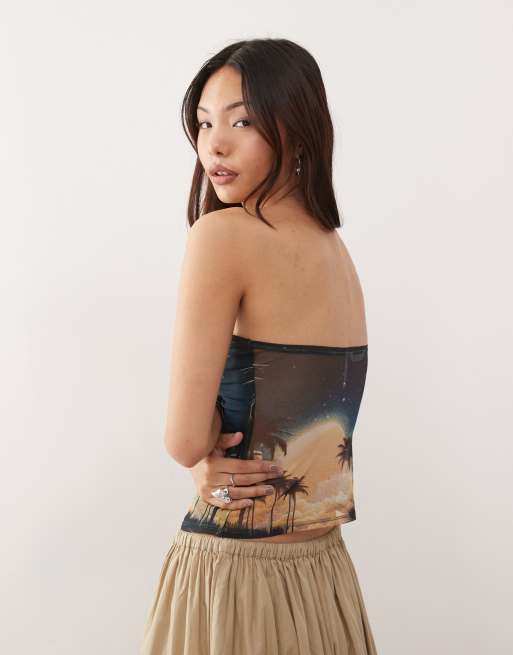 Top azul turquesa sin tirantes con estampado tropical de palmeras y escote palabra de honor de Monki, 4 de 4