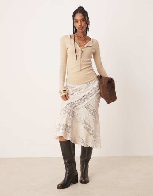 Top beis abotonado con cuello panadero Jamie de Free People, 2 de 4
