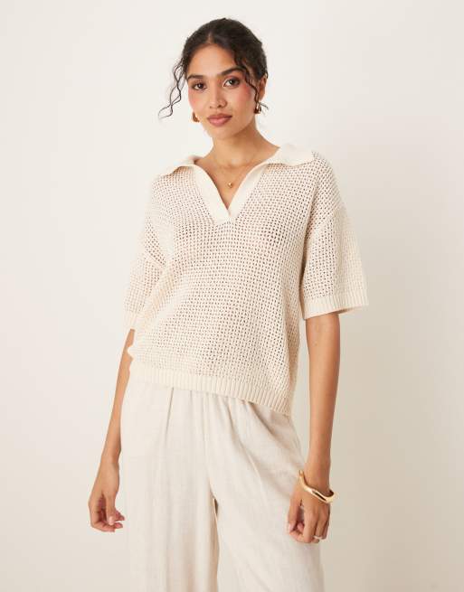 Top beis con cuello tipo polo de punto calado de JDY