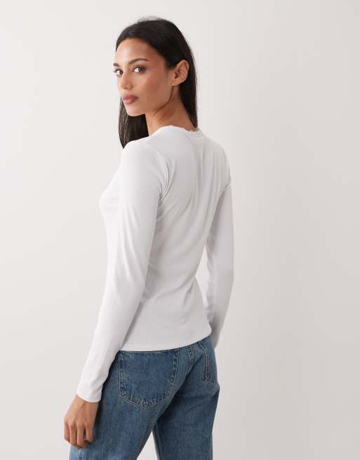 Top blanco abotonado con logo de icono de canalé de Abercrombie & Fitch, 4 de 4
