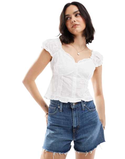 Top blanco abotonado de estilo mesonera de New Look - view 1