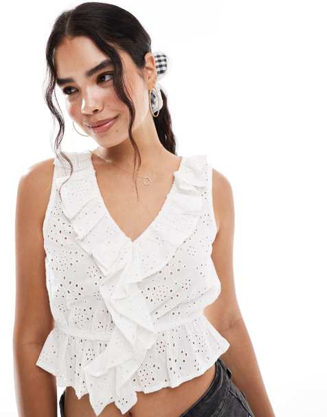 Top blanco bordado con volante delantero de New Look - view 1