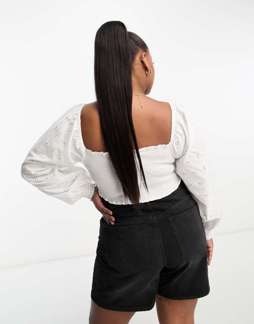 Top blanco con bordado inglés y diseño fruncido de ASOS DESIGN Curve, 4 de 4