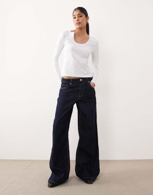 Top blanco con cuello de muesca ancho de canalé fino de ASOS DESIGN, 3 de 4